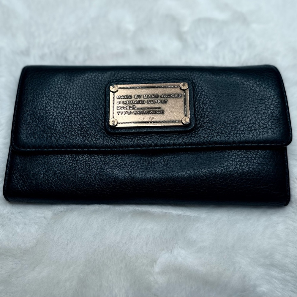 Marc Jacobs Black Leather Wallet with Metallic Plate